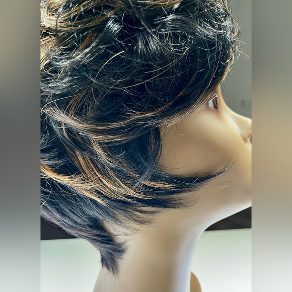 💯% HUMAN Hair, Short, Pixie, longer on top, black, highlighted - Picture 11 of 14